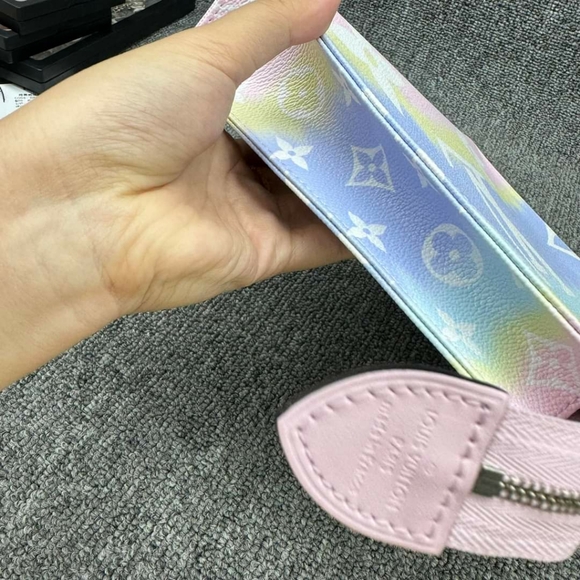 100% Authentic Louis Vuittion Multicolor Monogram Leather Clutch bag - Picture 8 of 15